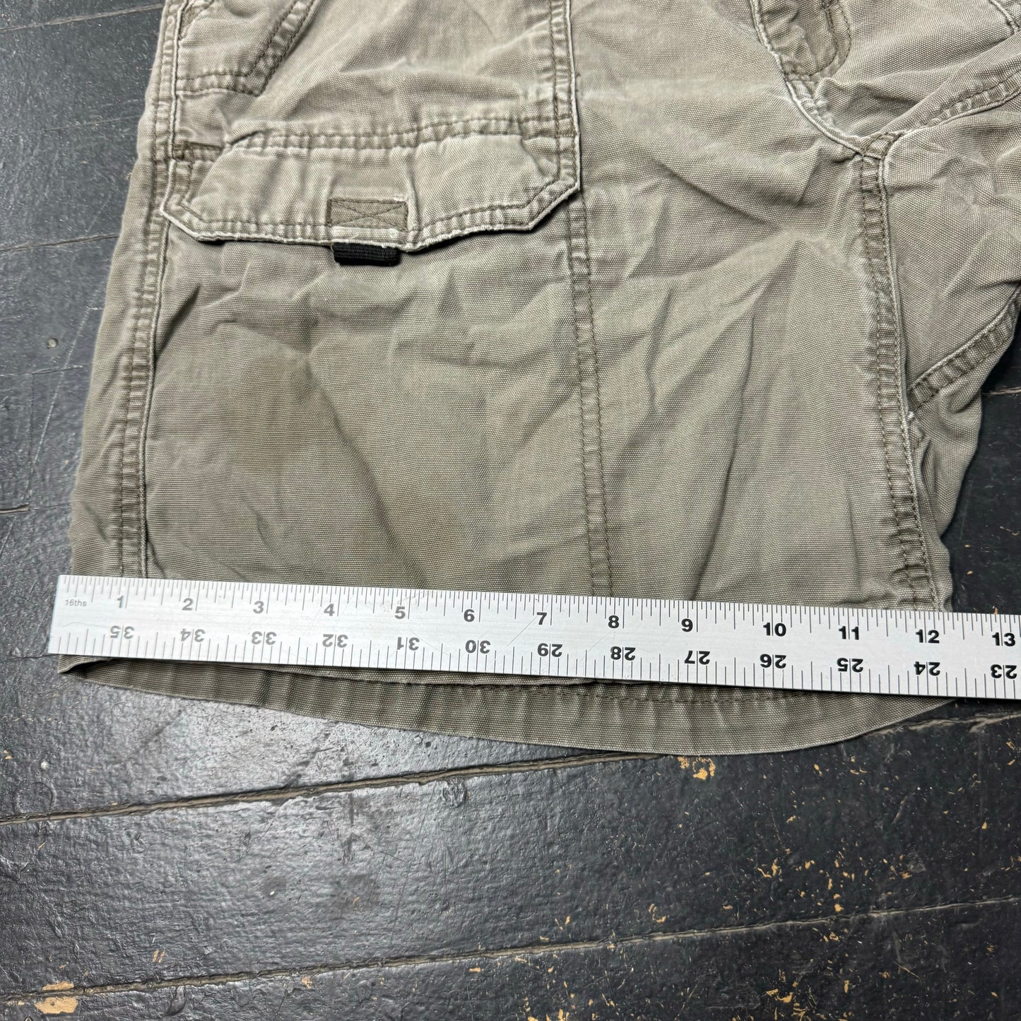 (32) Y2K Wrangler Cargo Shorts