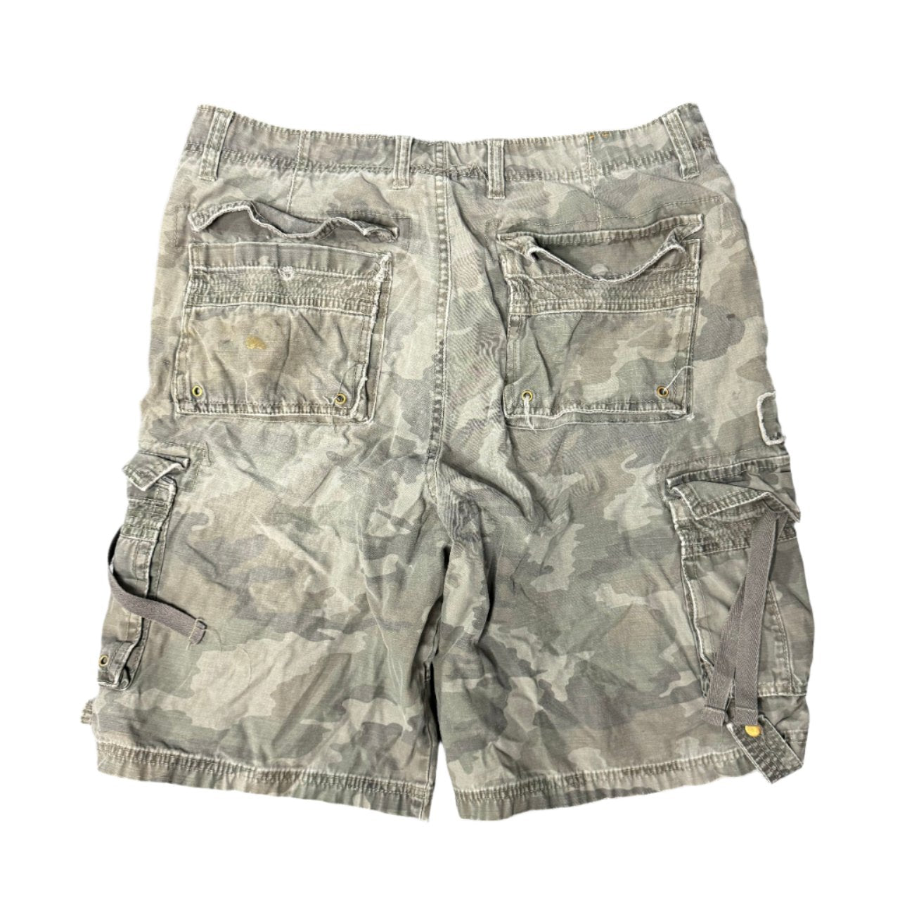 (32) Y2K Camo Cargo Shorts