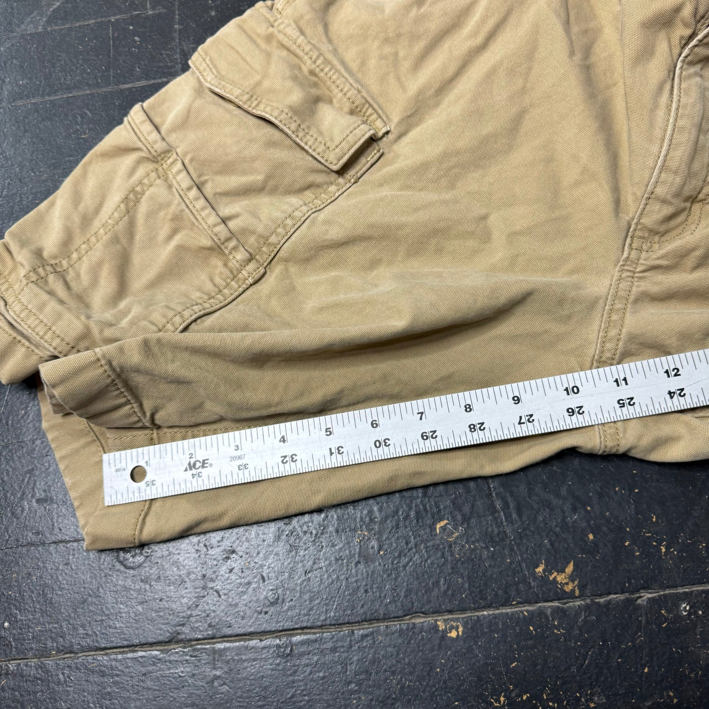 (34) Y2K Carhartt Cargo Shorts