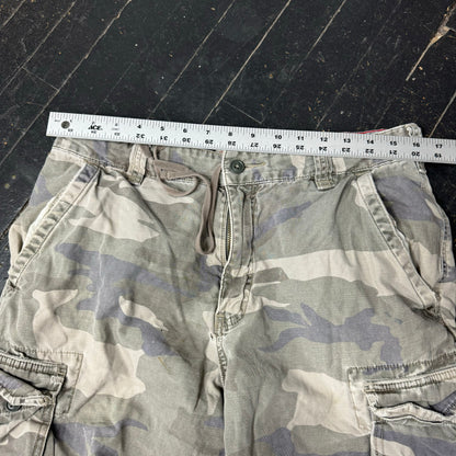 (32) Y2K Camo Cargo Shorts