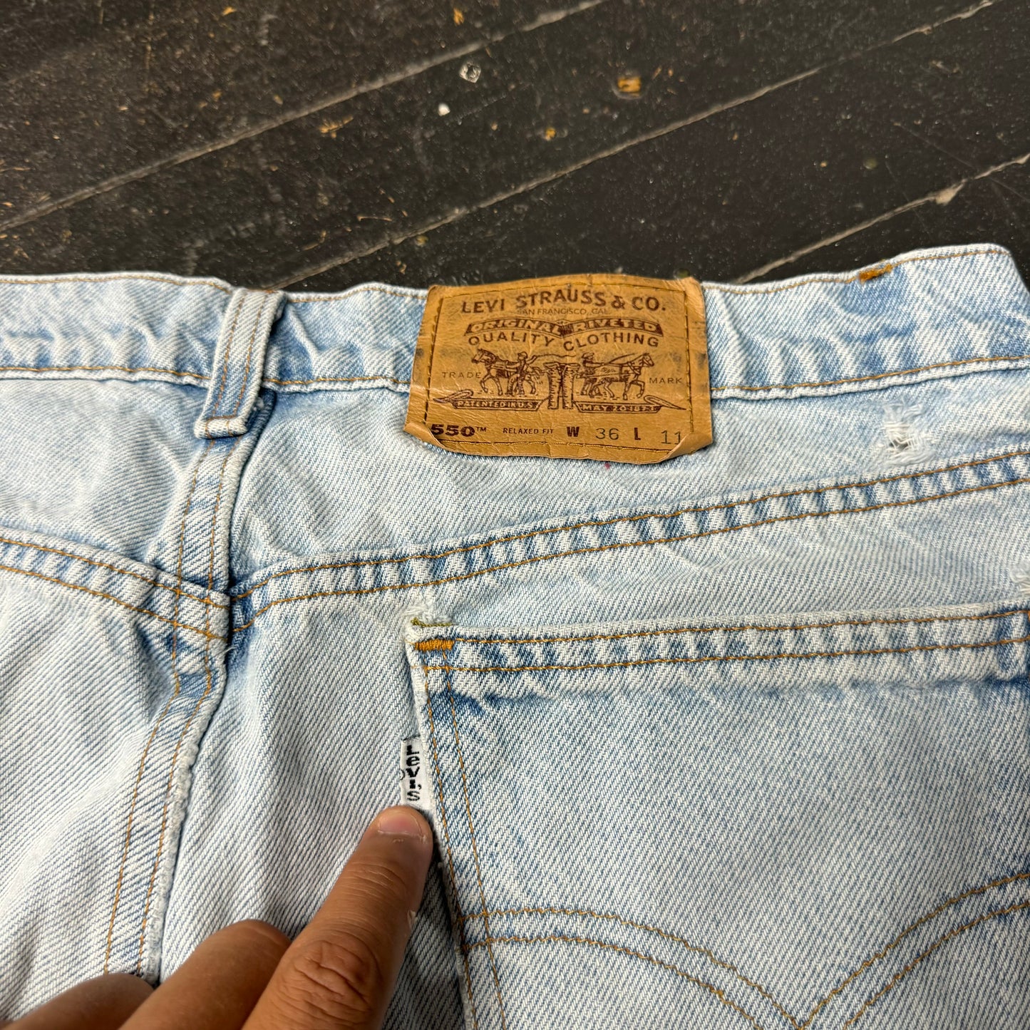 (36) 90s Levi’s 550 Jorts