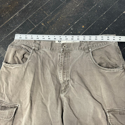 (36) Y2K Cargo Shorts