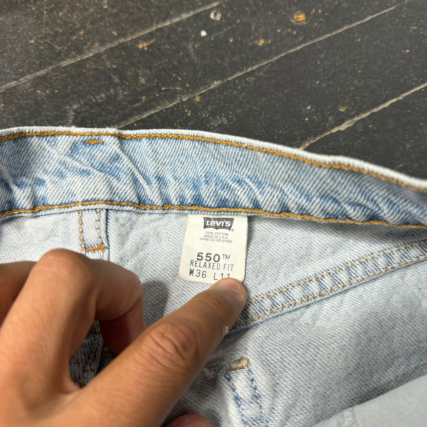 (36) 90s Levi’s 550 Jorts