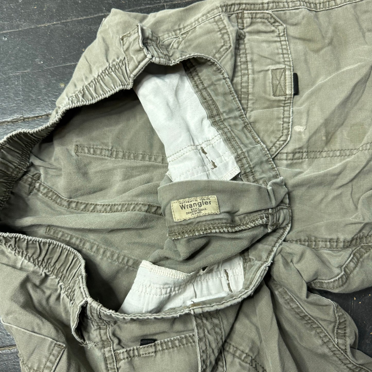 (32) Y2K Wrangler Cargo Shorts