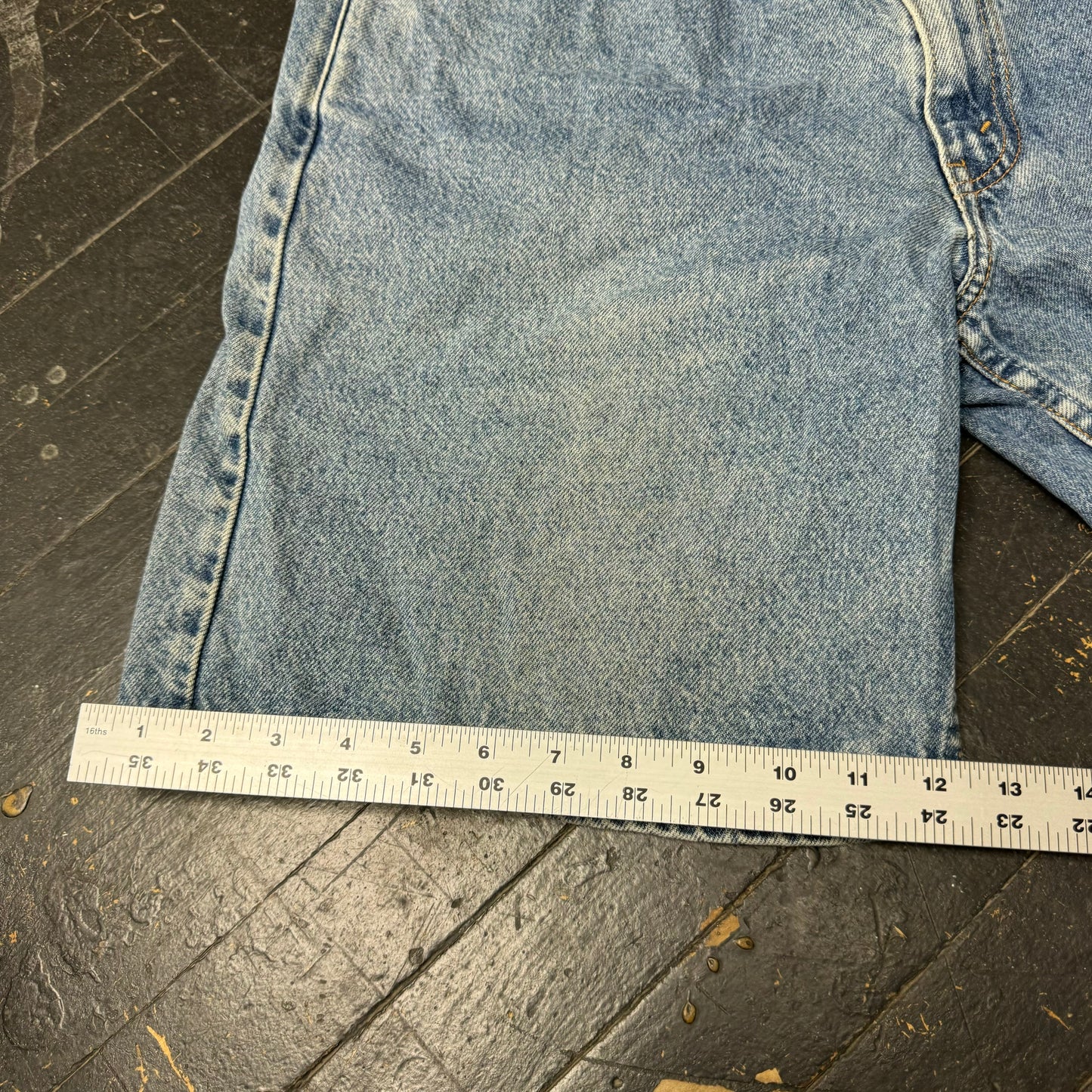 (36) Y2K Levi’s Jorts