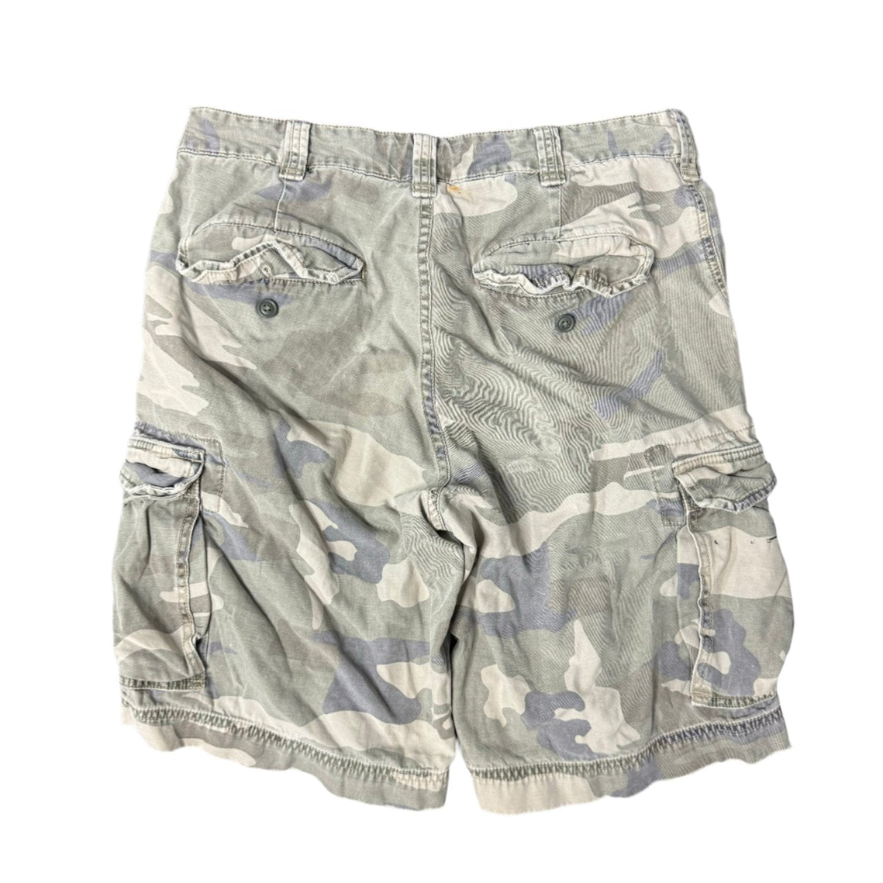 (32) Y2K Camo Cargo Shorts