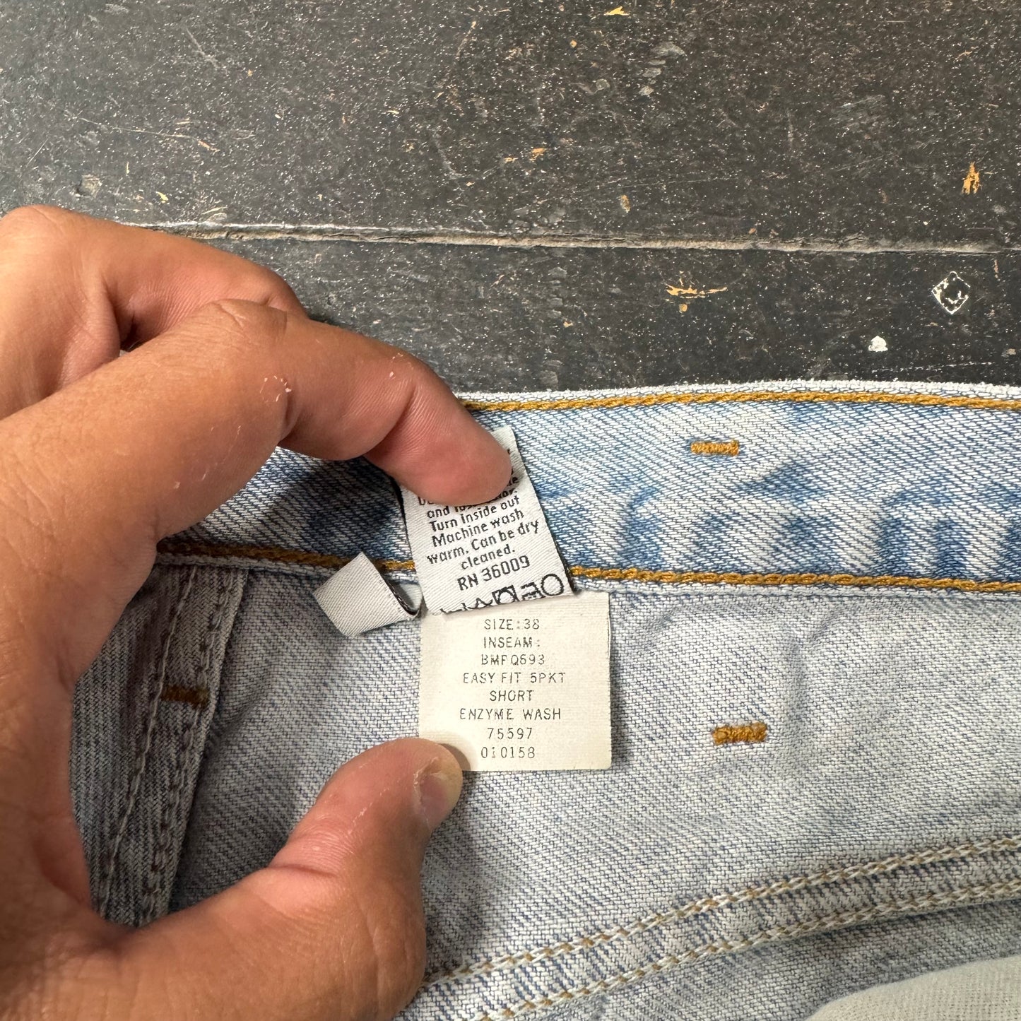 (38) Y2K Calvin Klein Jorts