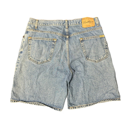 (36) Y2K Levi’s Jorts