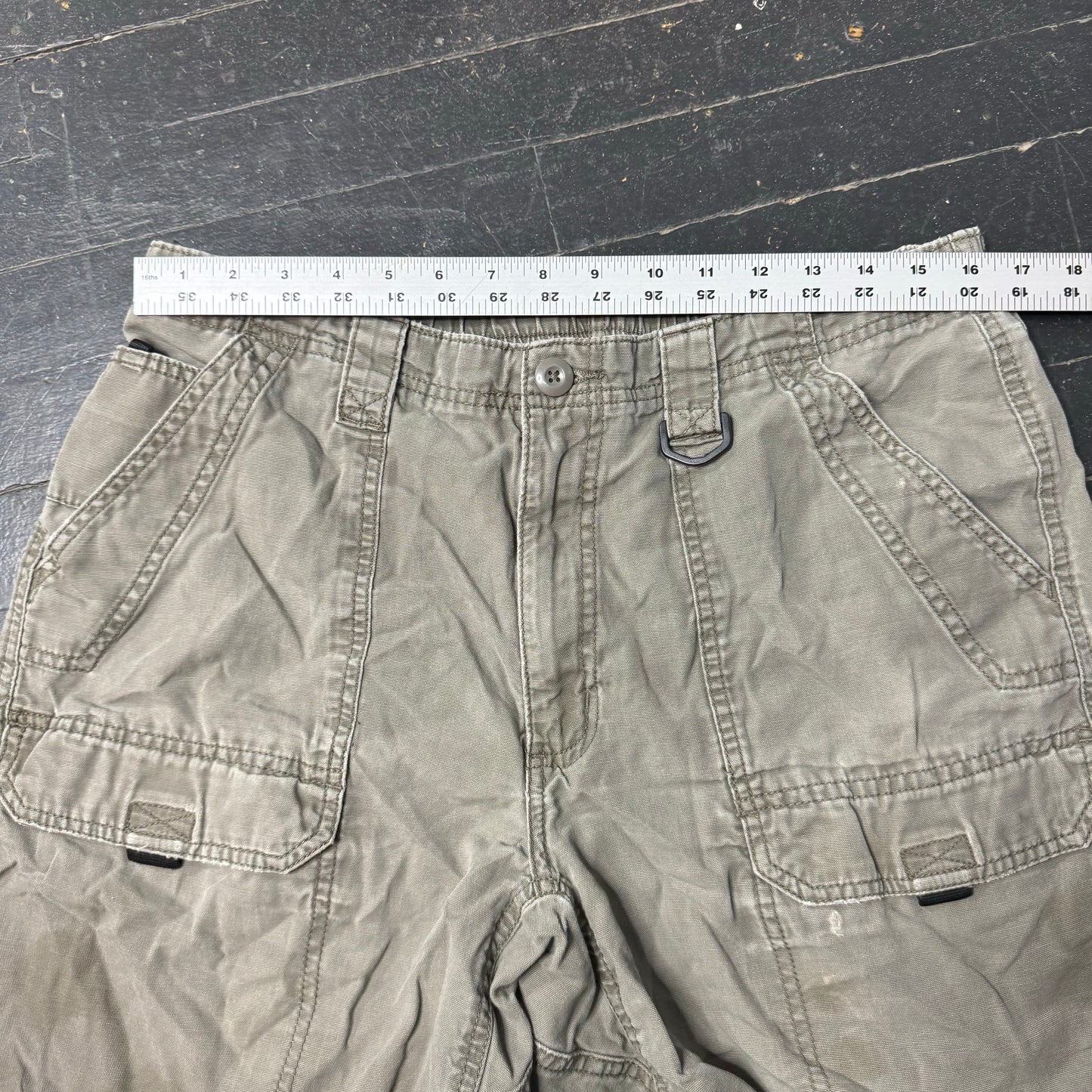 (32) Y2K Wrangler Cargo Shorts