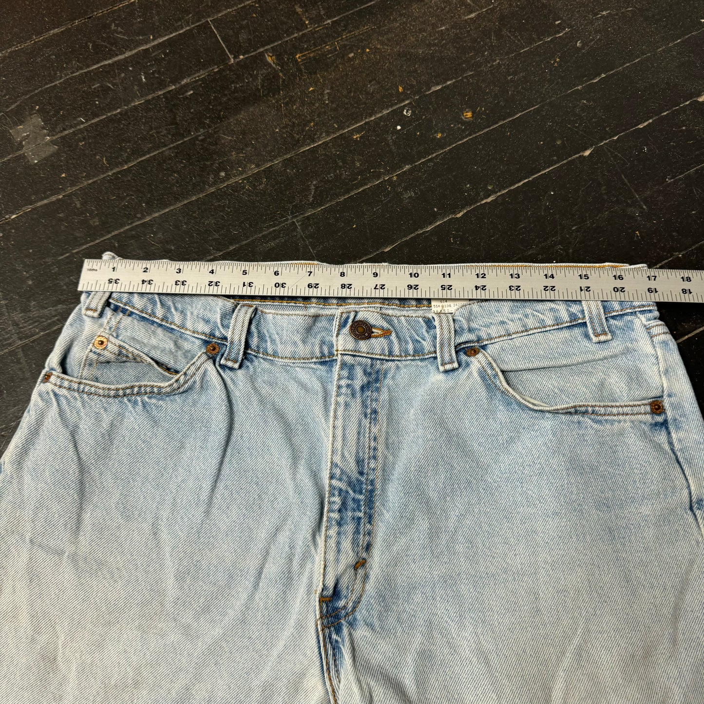 (36) 90s Levi’s 550 Jorts