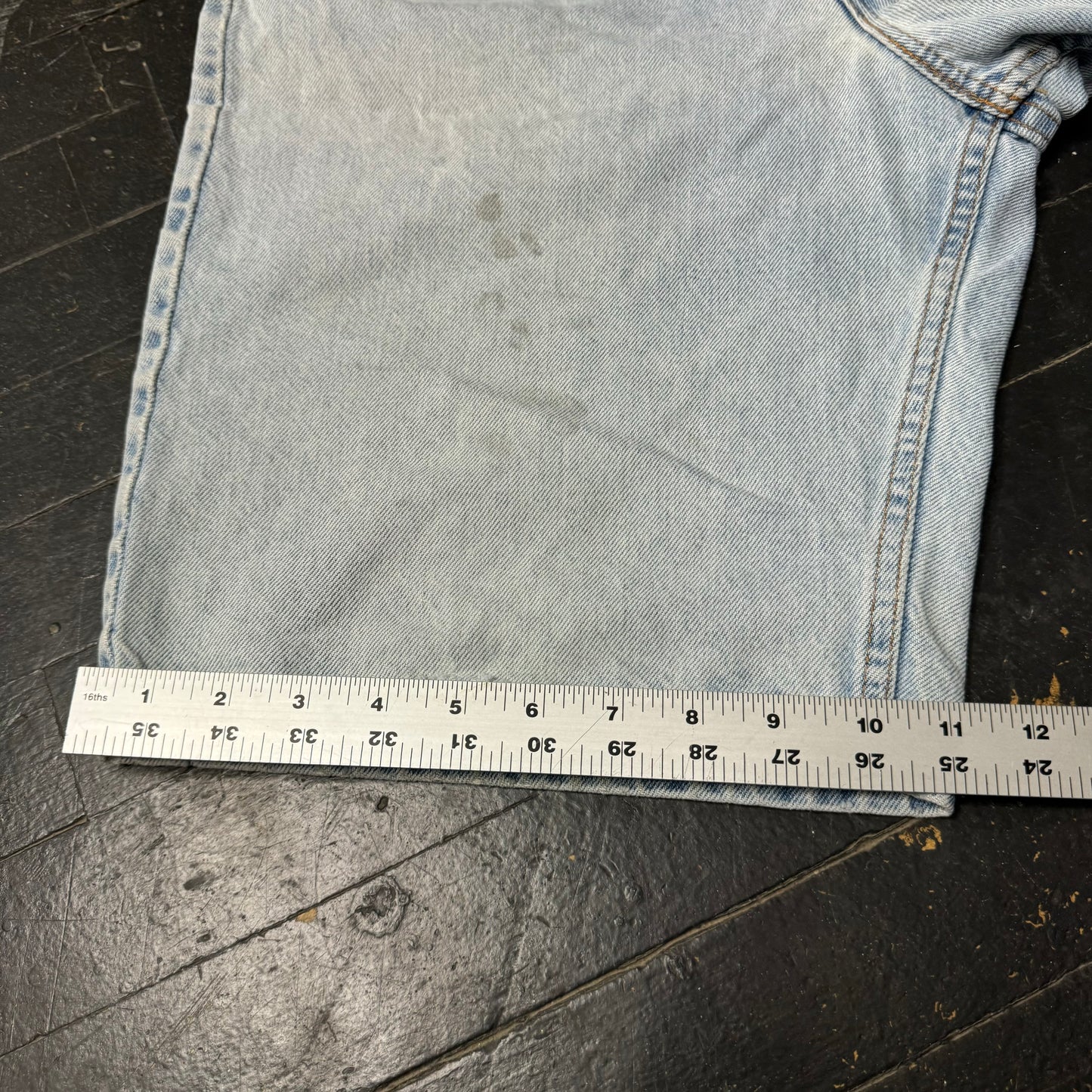 (36) 90s Levi’s 550 Jorts