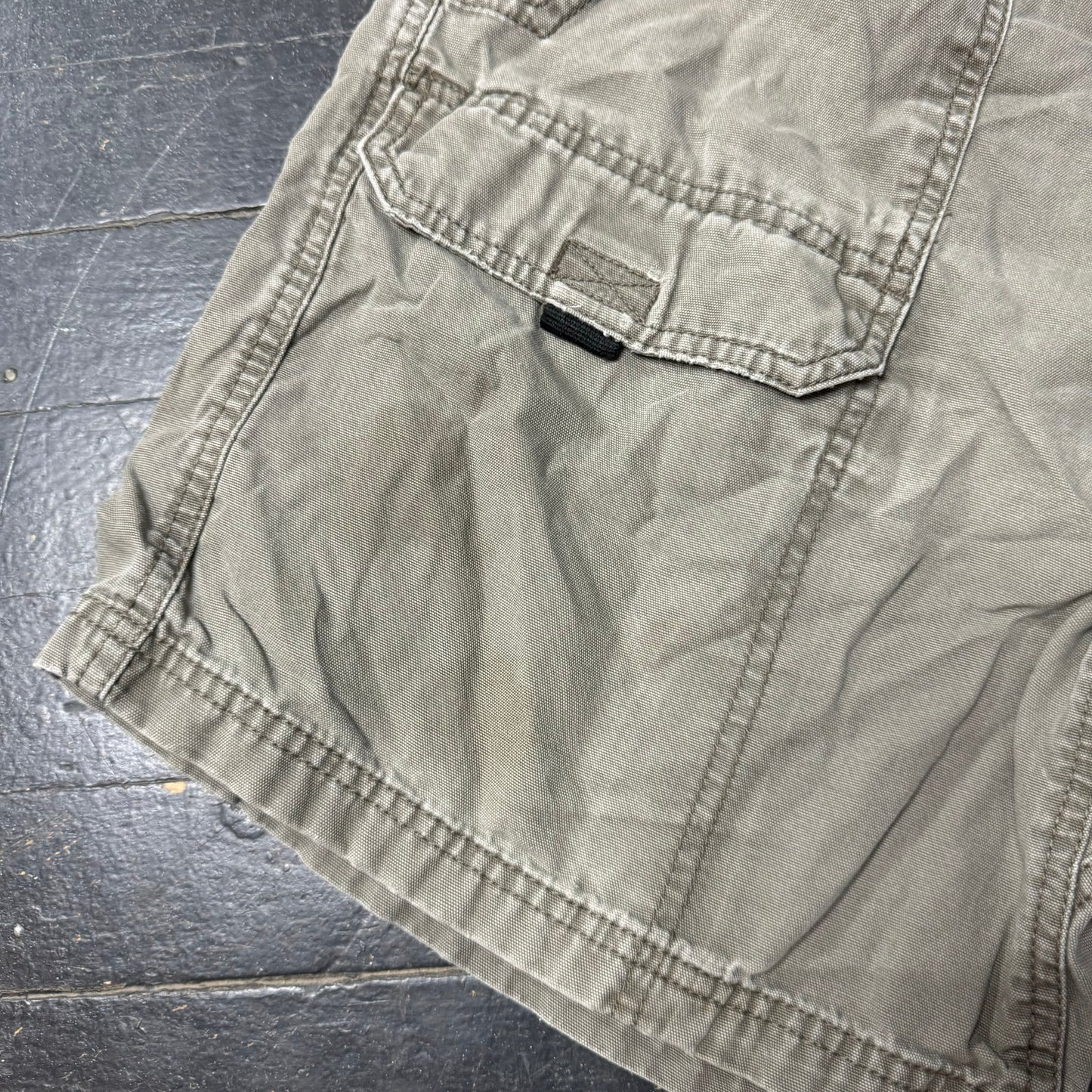 (32) Y2K Wrangler Cargo Shorts