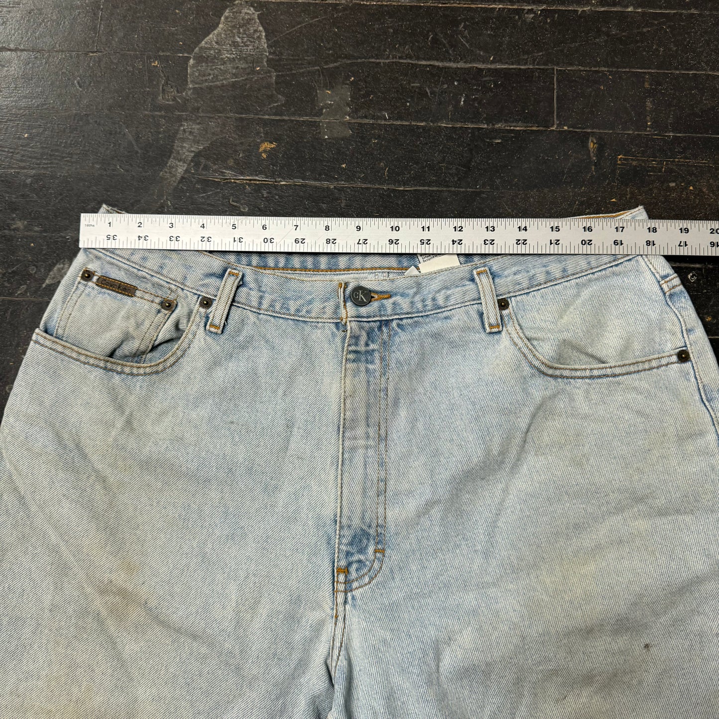 (38) Y2K Calvin Klein Jorts