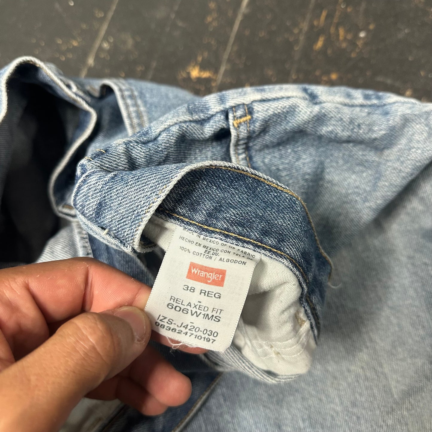 (38) Y2K Wrangler Jorts